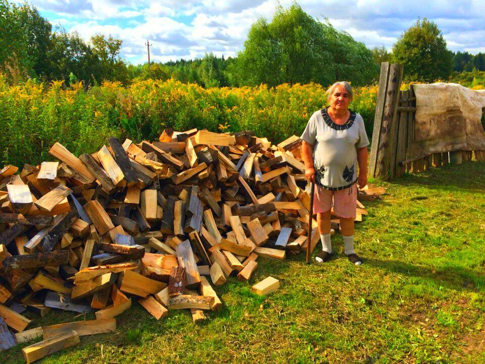 Видишь рубишь. Живые дрова. Рубить дрова. Фотосессия с дровами. Дрова на западе.