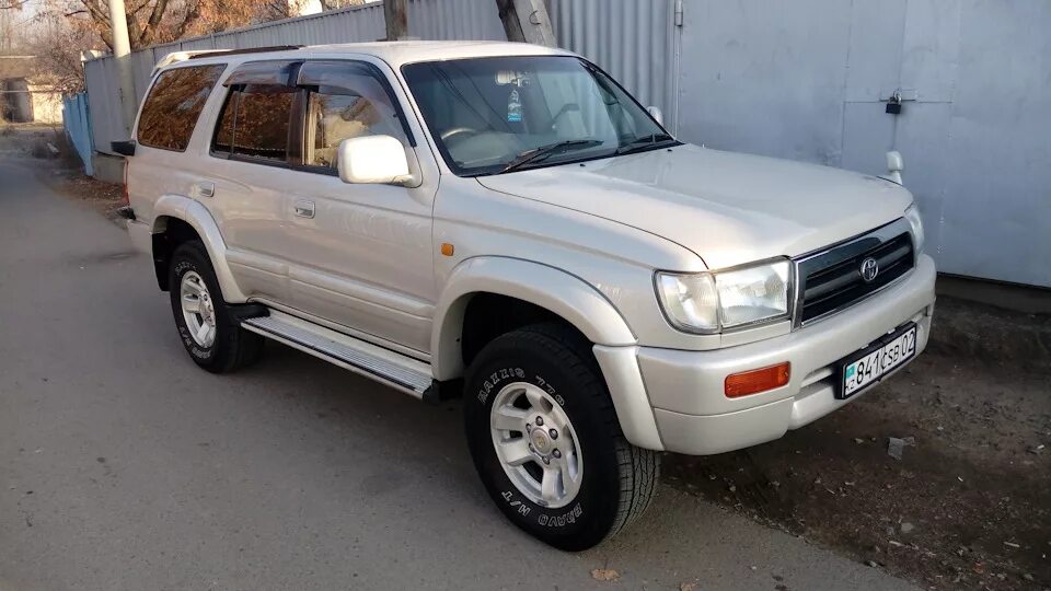 Купить сурф в россии бу. Toyota Hilux Surf 1996. Toyota Hilux Surf 1. Тойота Хайлюкс Сурф 1996. Тойота Сурф 1996 года.