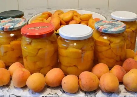 Банка консервированных абрикос