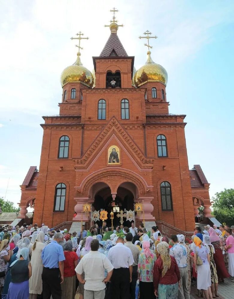 Погода усть краснодарский край усть лабинский. Храм города Усть-Лабинск. Церковь Радонежского в Усть-Лабинске. Храм преподобного Сергия Радонежского г Усть-Лабинска. Г Усть-Лабинск Краснодарский край.