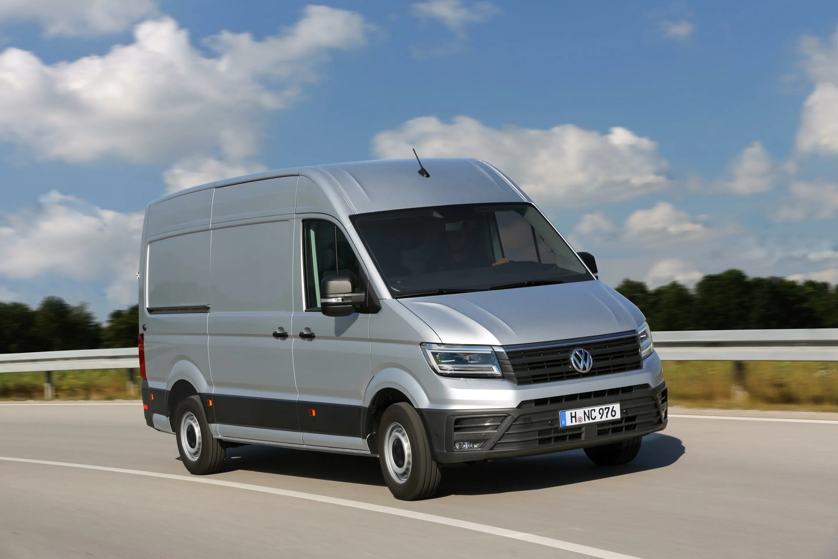 Volkswagen crafter купить. Фольксваген Крафтер 2021. Фольксваген Крафтер фургон. Фольксваген Крафтер 2017. Фольксваген Крафтер грузовой.