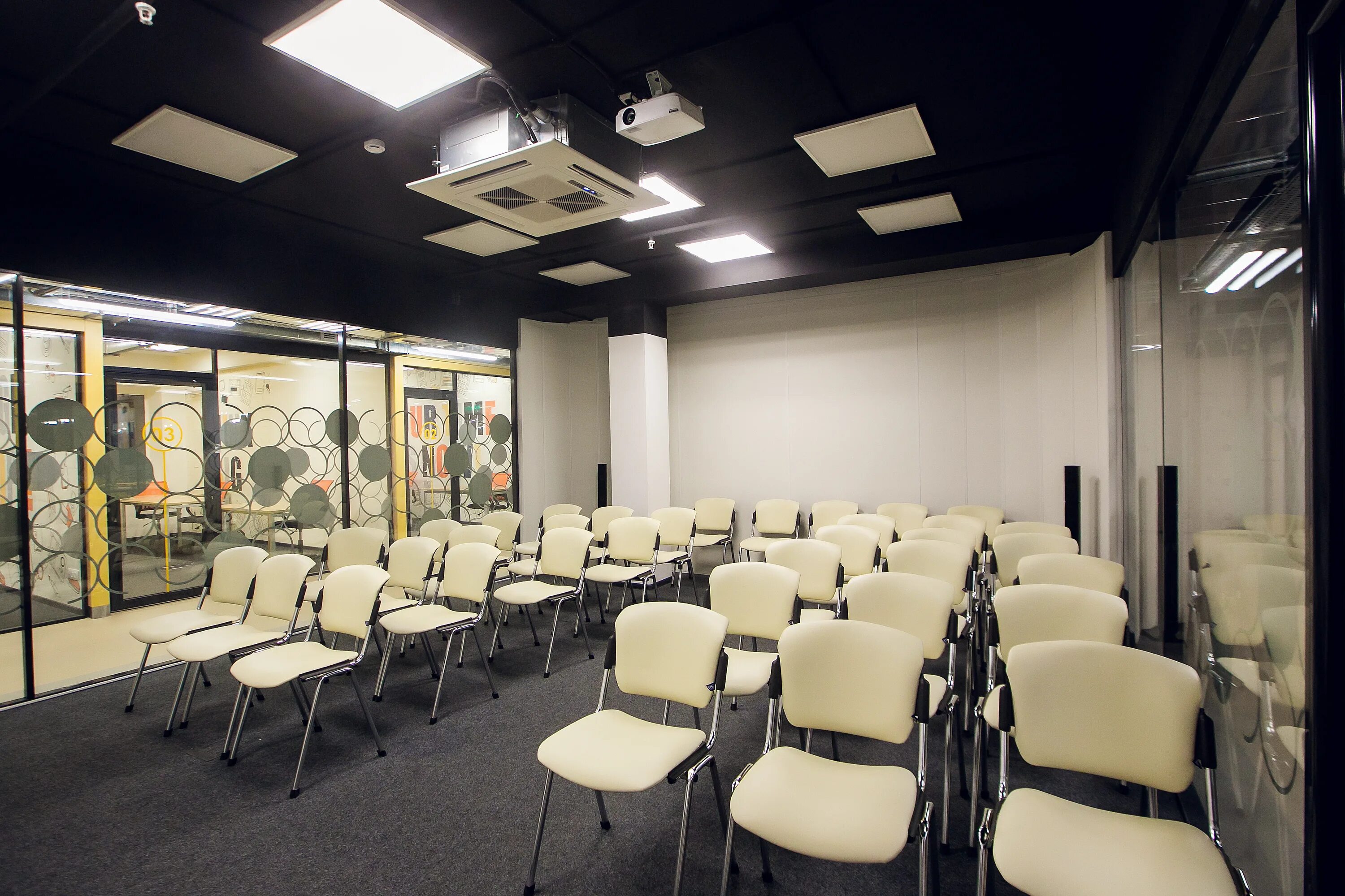 Smart space for easy selection. Смарт спейс гаврилова 1 конференц зал. Смарт спейс казань. Space market. Конференц зал новинка казань.