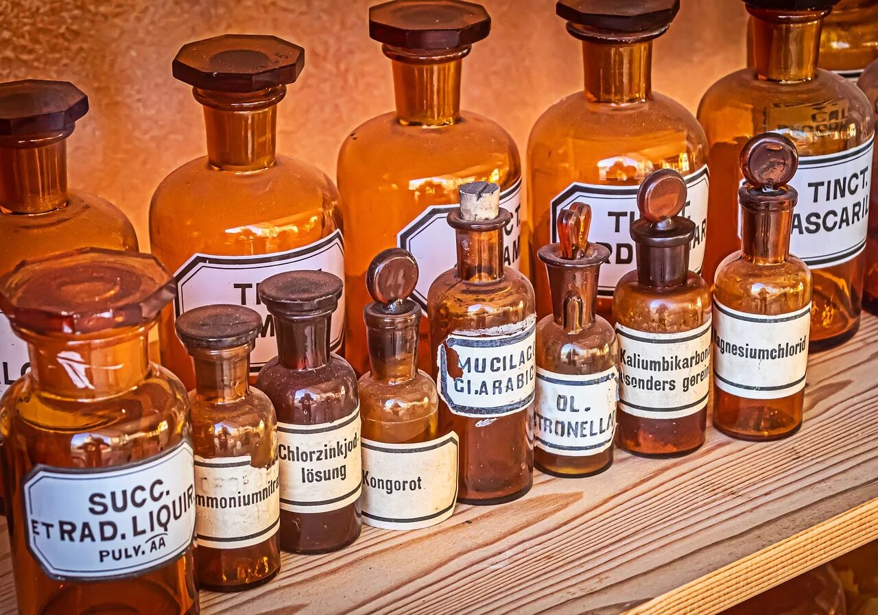 старинные аптечные флаконы. хранение настоев и отваров. где хранить настойку. черносмородиновая наливка. именной набор для приготовления настоек.