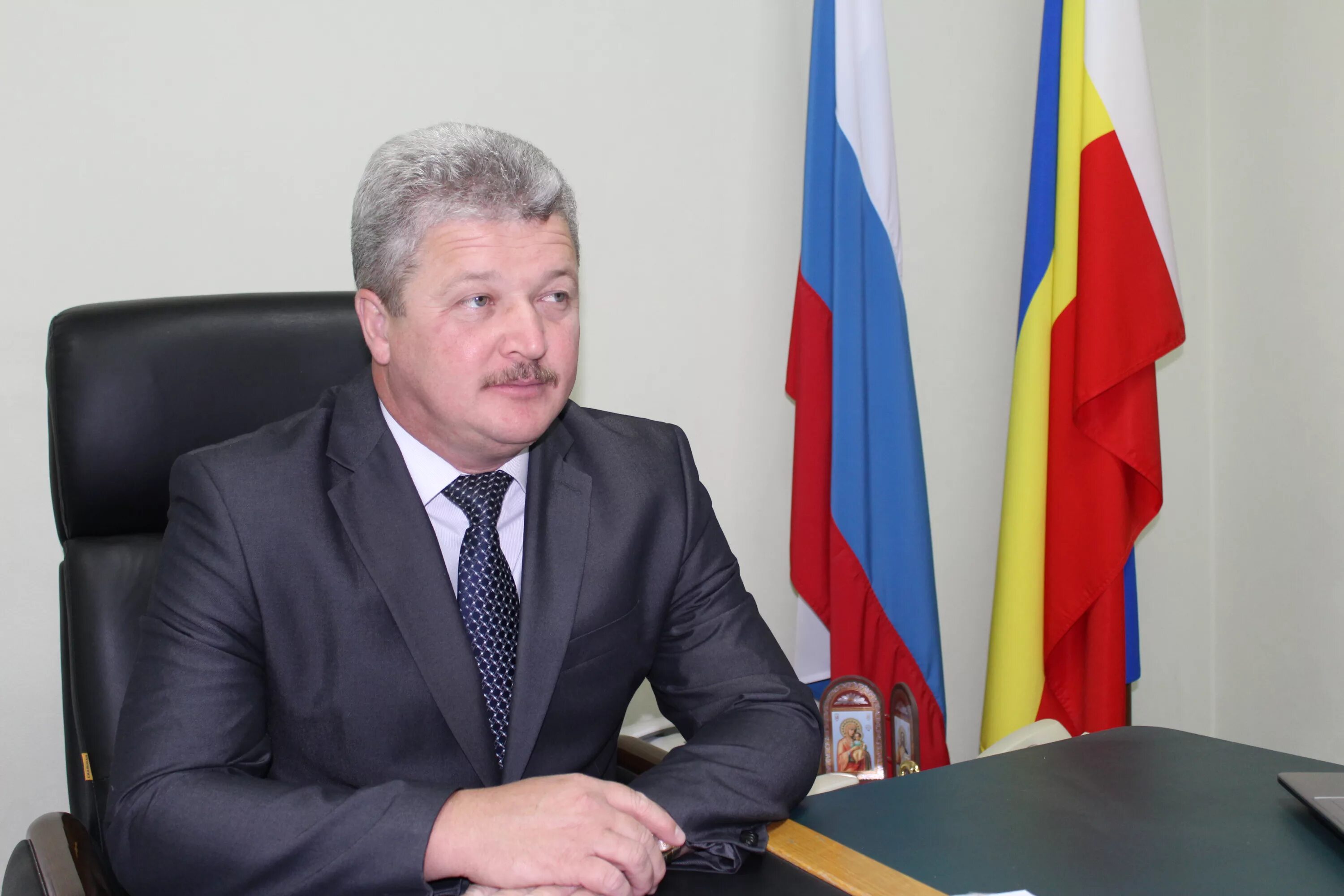 глава администрации тацинского района ростовской области. глава администрации багаевского района ростовской области. глава аксайского района. главы районов ростовской. месхи глава октябрьского района ростова-на-дону.