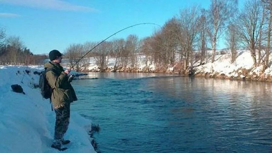 Где рыбачить на реке. Рыбалка весной. Рыбалка на спиннинг зимой. Спиннинг для зимней рыбалки. Рыбалка в ноябре.