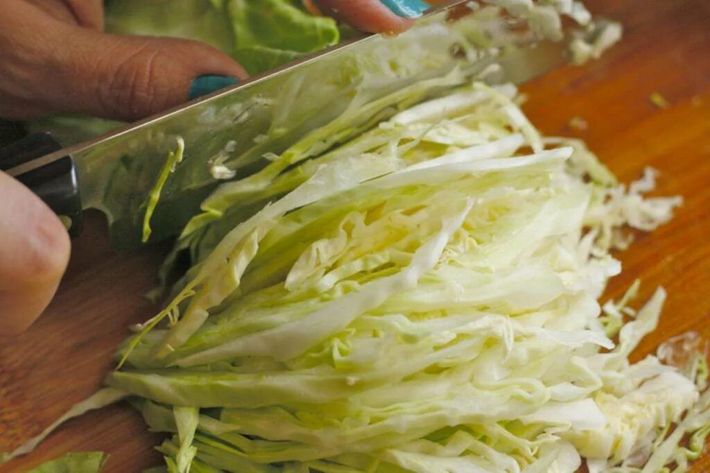 Доски для нарезки продуктов. Как правильно шинковать. Шинкование овощей. Шинкование капусты. Шинковать капусту.