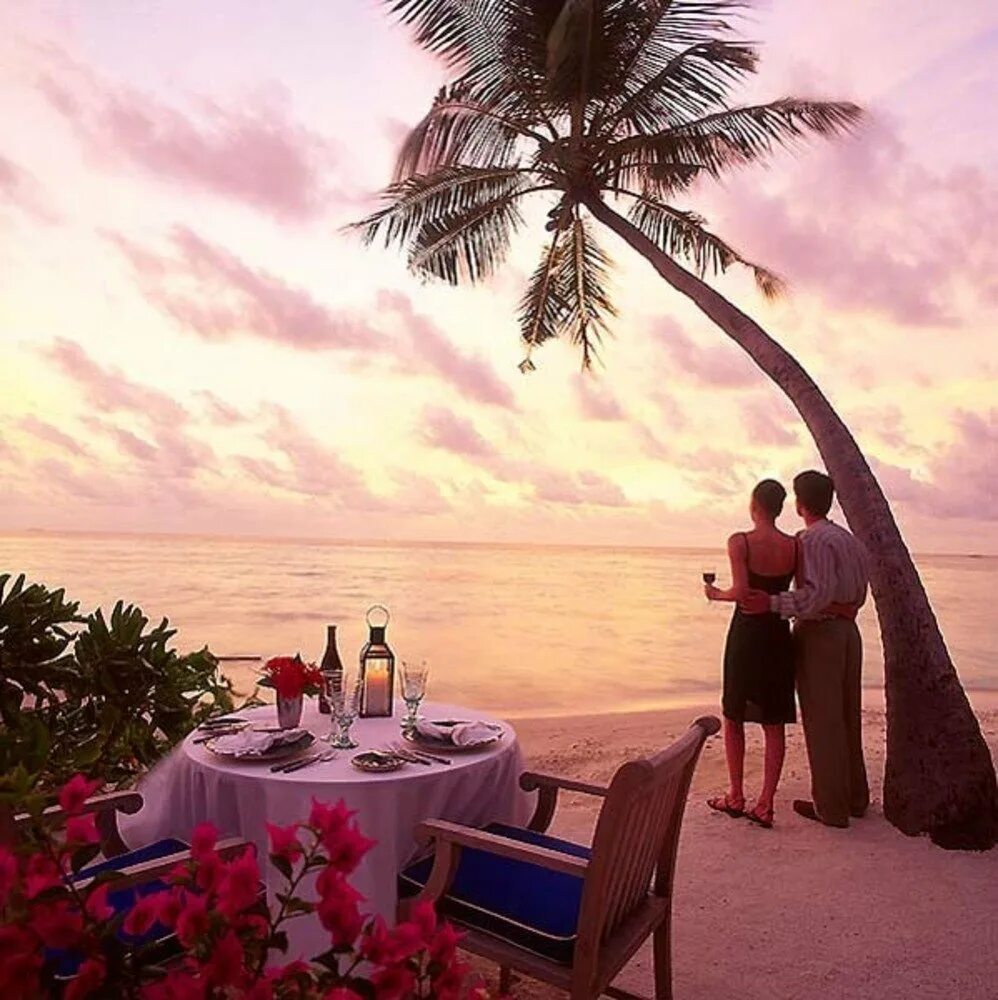 Италия пара в позитано. Молодожены на мальдивах. Путешествие вдвоем. Sun siyam iru fushi maldives. Романтический ужин на берегу океана.