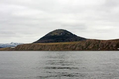 Крупный остров за татарским проливом