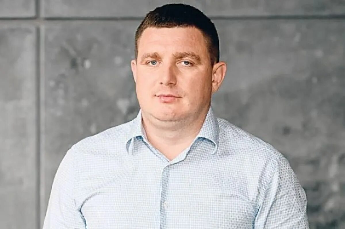 лдпр петр владимирович. ростовский депутат пятибратов. пятибратов факел. деловой портрет мужчины. пётр пятибратов лдпр.