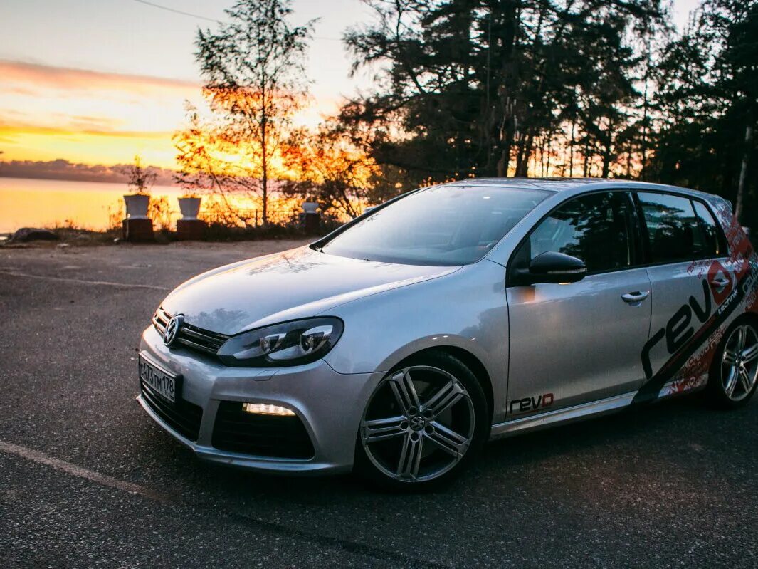 Volkswagen golf 1. Golf mk6 gti tuning. Гольф 6 r line. Golf 6 drive2. Пороги р лайн на гольф 6.