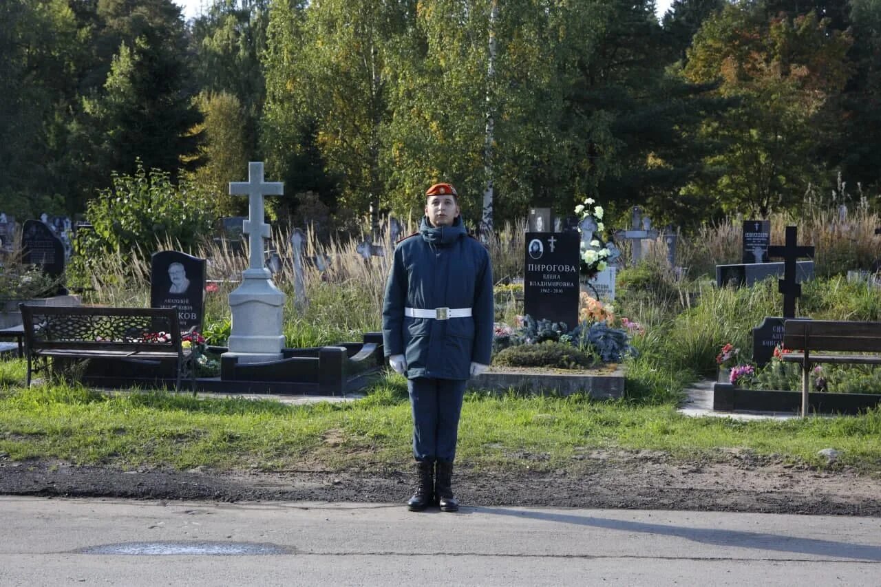 Могила Зиничева на Северном кладбище. Памятник Евгению Зиничеву Северное кладбище.