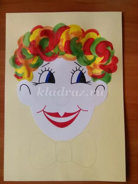Аппликация клоун в подготовительной. Клоун аппликация для детей. Лицо клоуна из цветной бумаги. Лицо клоуна для аппликации. Голова клоуна для аппликации.