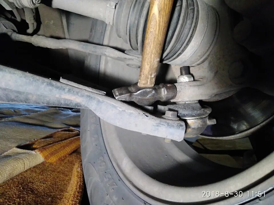 Как снять шаровую опору на рено дастер Renault Duster. Снятие рычагов передней подвески и замена шаровых опор: service_