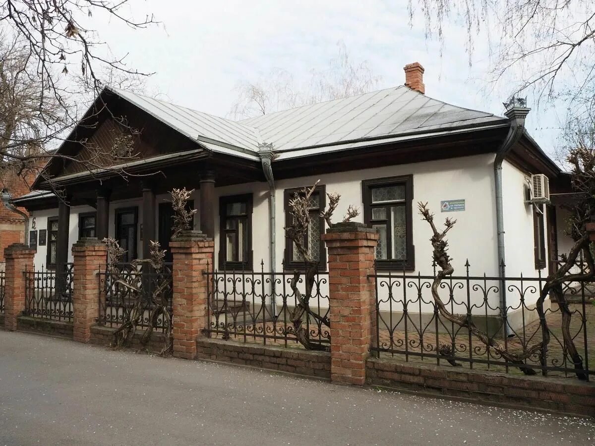Дом атамана. Дом музей бурсака в краснодаре. дом атамана ф.я. бурсака. музей атамана бурсака. литературный музей краснодар.