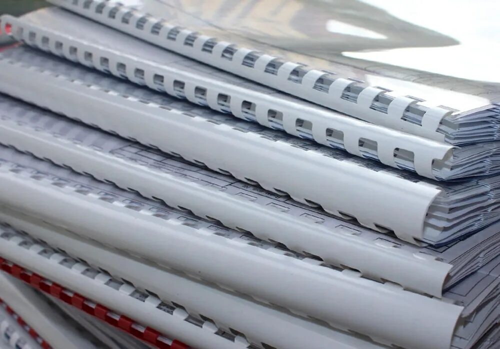 Переплет на пластиковую пружину. Брошюровка листов а4. Переплет на пластиковую пружину. Брошюровка мягкий переплет. Брошюровка а1 в а4.