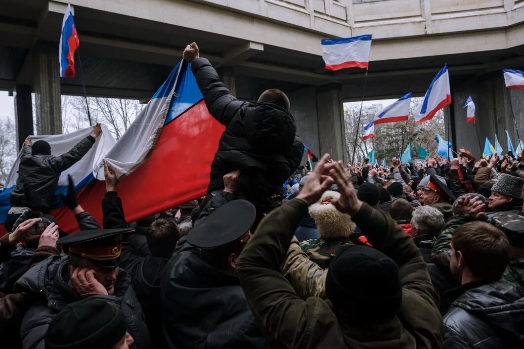 Крым в феврале 2014 года. Присоединение Крыма к России 2014. Аннексия Крыма 2014. Крым март 2014.