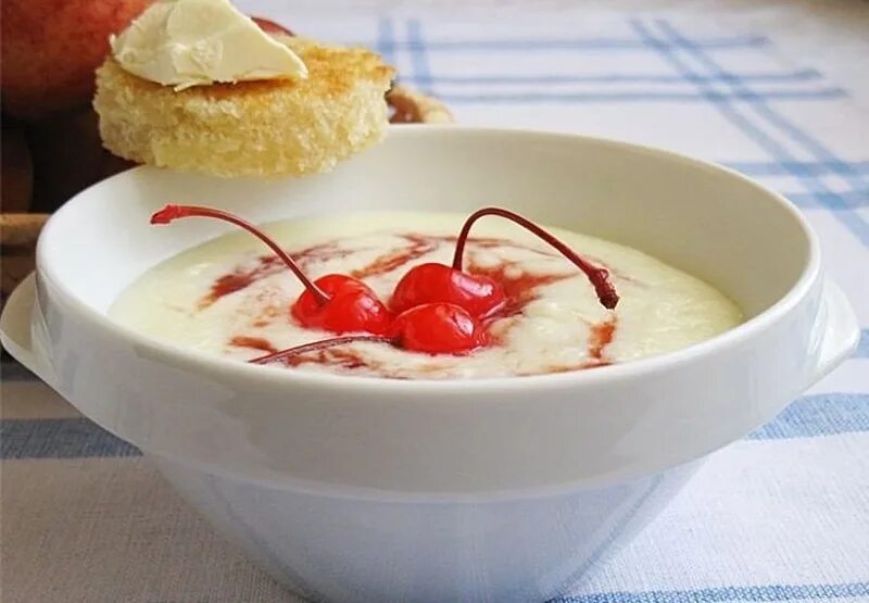 Самая вкусная манная каша. Жидкая каша. вкусная манная каша. красивая подача манной каши. манная каша аппетитная.