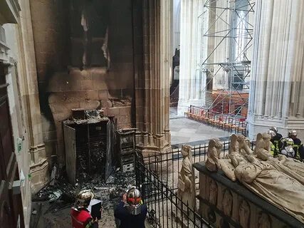 Пожар замка во франции