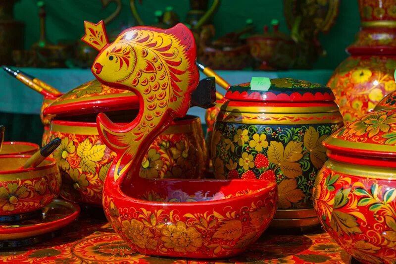 народные художественные промыслы и ремесла. сохранение народных художественных промыслов. мастера народных промыслов. сохранение народных художественных промыслов. искусство народных мастеров.