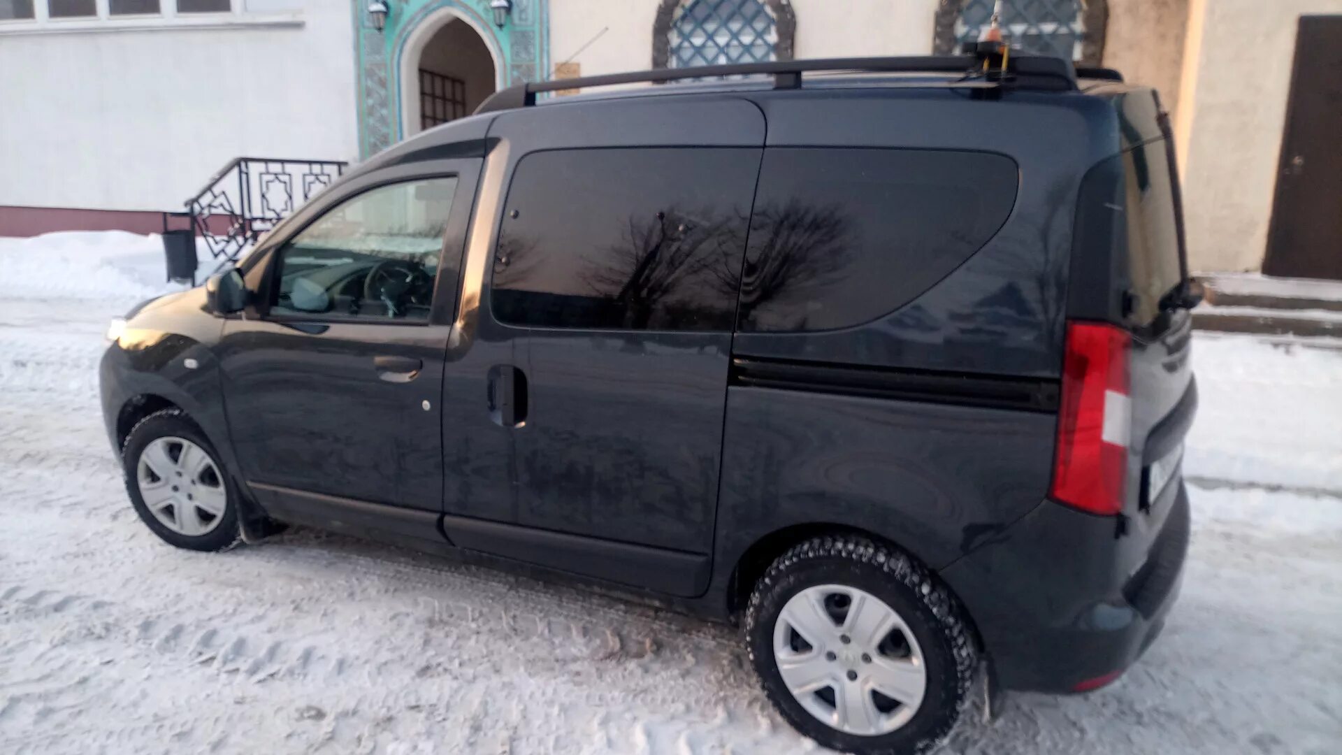 Докер с пробегом. Рено dokker van. Рено dokker van. Dokker van renault салон. Рено докер фургон.