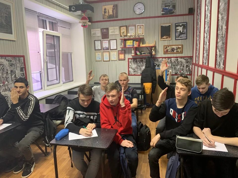 Dangerous driving 2019 игра. Drive eng. Такси делюкс дорама. Driver на английском. Sunday driver.