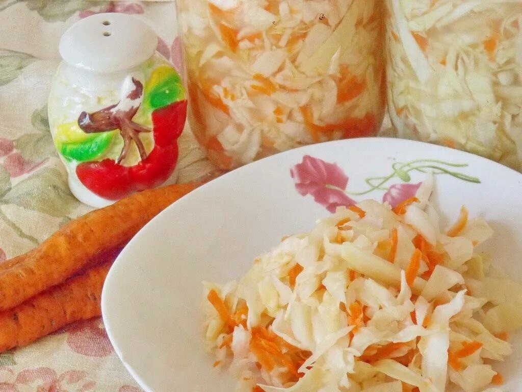 Рецепт квашеной капусты хрустящей быстрого. Вкусная квашеная капуста хрустящая. быстрая квашеная капуста. квашеная капуста быстрого приготовления. быстрая квашеная капуста хрустящая.