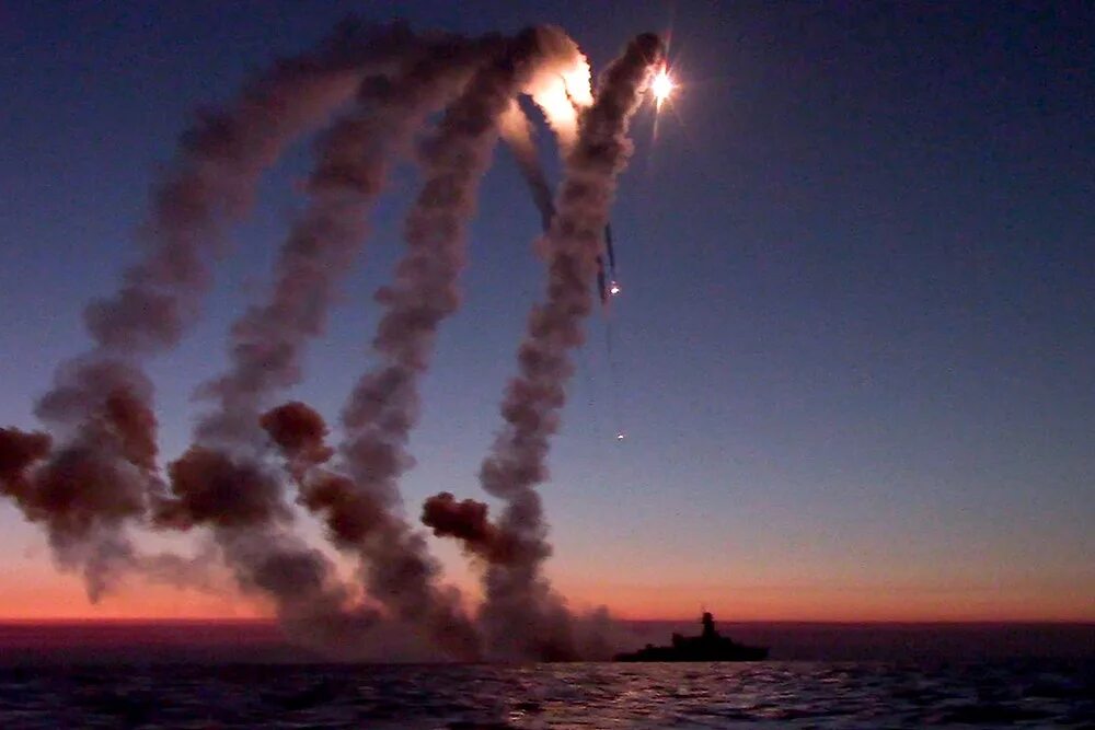 Сколько уничтожено российских кораблей. Уничтожение дивизиона с-300. Ракета фото. Пуск ракеты. Залп ракет.