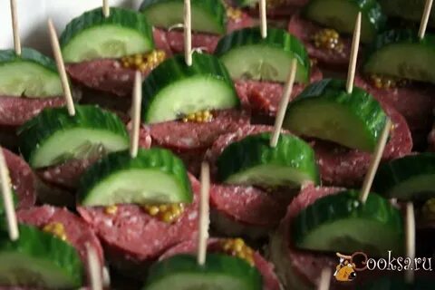 Закуска колбаса огурец