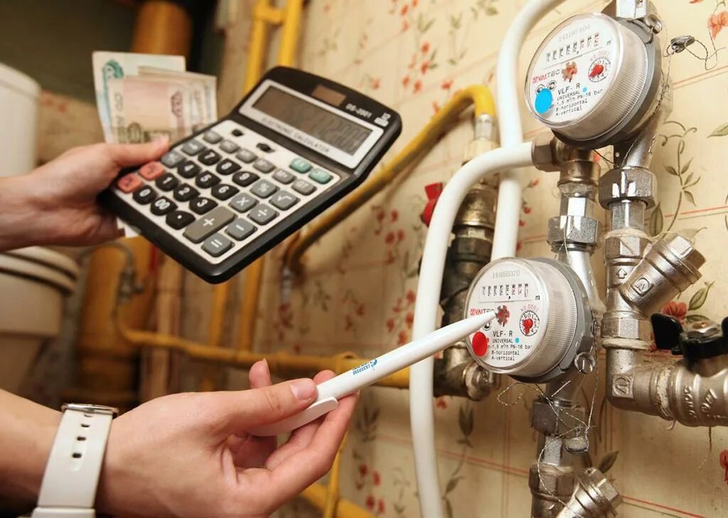 Счетчики коммунальных услуг. Заплатить горячую воду. Приборы учета коммунальных услуг. Квитанция за оплату воды по счетчику. Заплатить горячую воду.