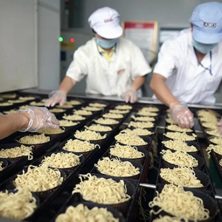 Аппарат для лапши быстрого приготовления. Идеи для производства. Производство лапши быстрого. Упаковщик лапши быстрого приготовления. Завод доширак рязань.