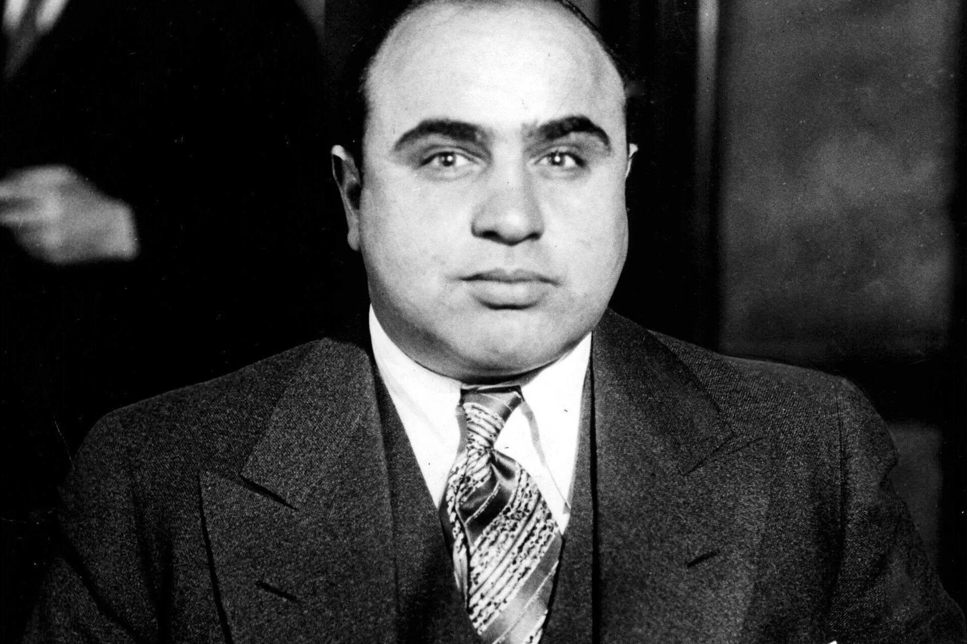 Alphonse capone. Сицилийская мафия коза ностра. Альфонсо капоне. Мафиози аль капоне. Аль капоне гангстер.