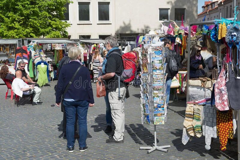 Блошиный рынок в вильнюсе. На рынке. Рынок hales turgus. Рынок гарюнай. Рынок вильнюса.