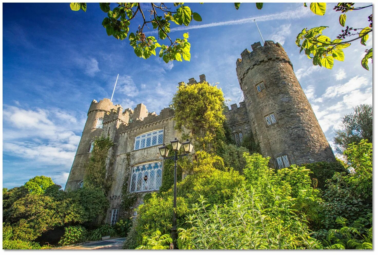 Замок пл. Малахайд Ирландия. Малахайд Касл. Дублин замок Малахайд. Замок Хоут Ирландия.