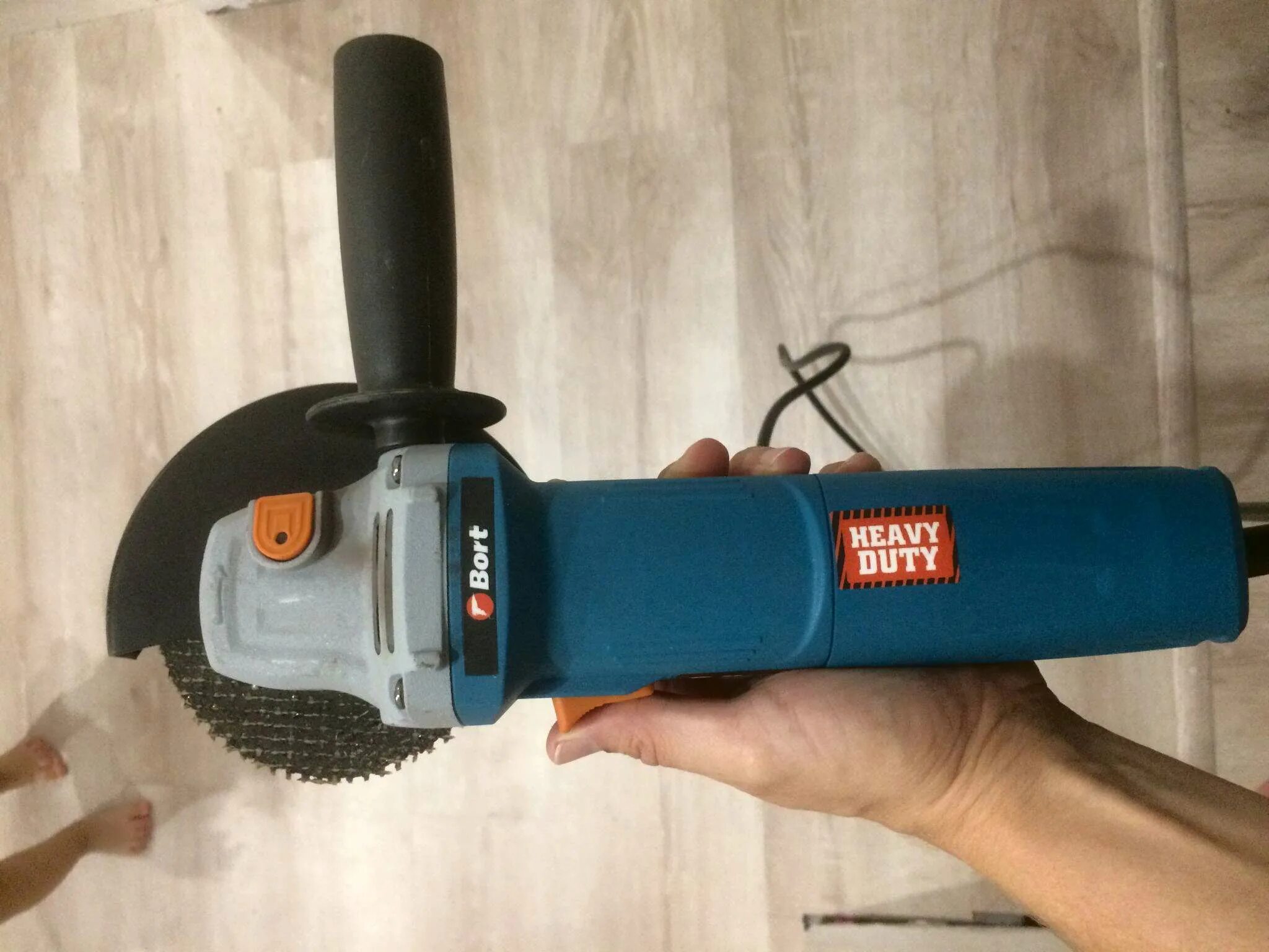 Intertool ушм. Мощность болгарки. Ушум125спарки. Болгарка с кругом 125. Болгарка boquie tools 125.