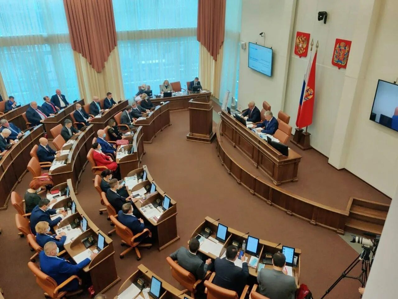 Депутаты законодательного собрания красноярского края. Государственная дума красноярского края. Большой зал правительства красноярского края. Госдума красноярского края. Государственная дума красноярского края.