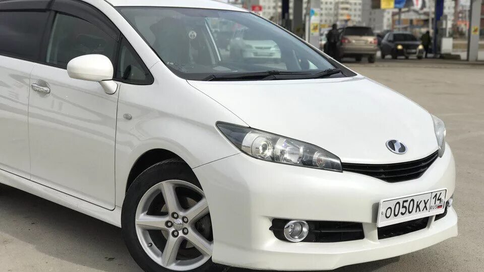 ⬜ ️TOYOTA WISH ⬜! Есть монитор заднего вида, противотуманки, кнопка запуска, ключ