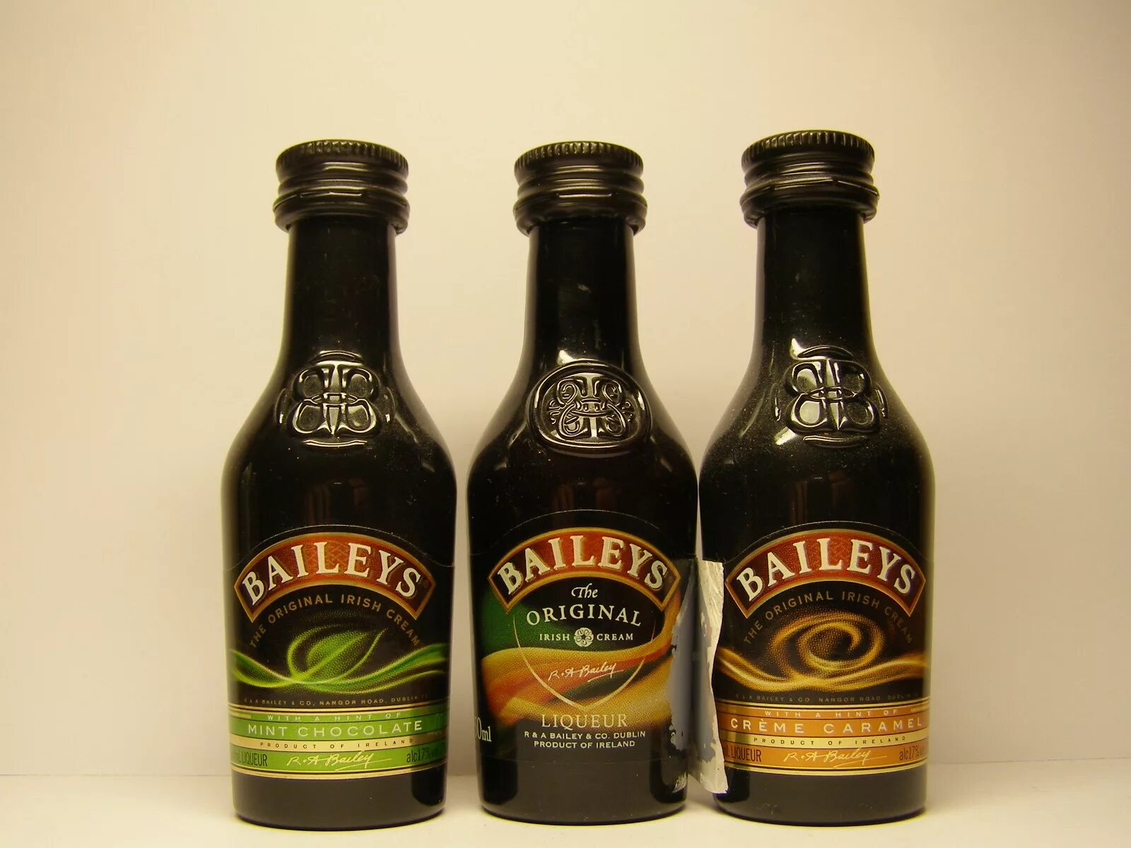 айриш крим ликер. ликер карамельный бейлиз. 375 мл. маленькие бутылки ликера. бейлиз ликер 50 мл.