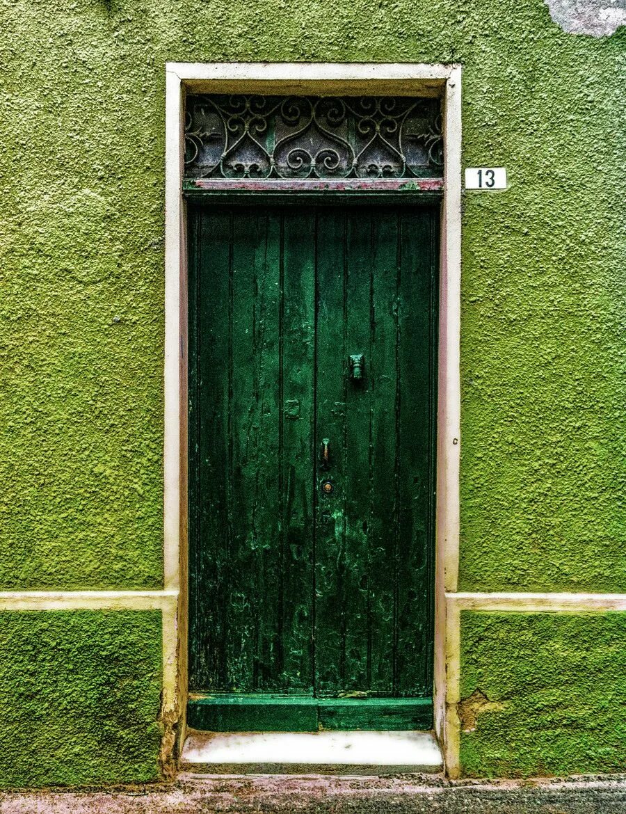 Зелёная дверь Уэллс. Зеленая дверь. Входная дверь. Зеленая входная дверь.