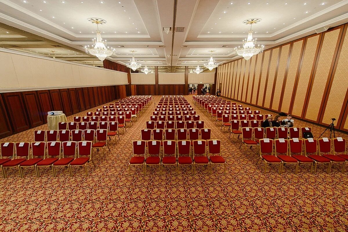 Р. Конгресс холл орел зал. Константиновский дворец в стрельне внутри. Конференц-зал в владивосток bay garden hotel. Залов р г.