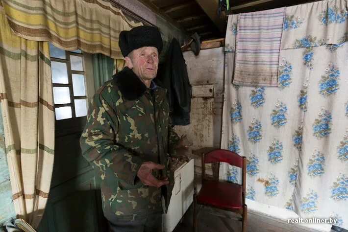 Последний житель деревни. Дед митяй. Жизнь в глухой деревне зимой жители. Абдулжалил абдулжалилов гамсутль. Жители деревни яксаева.