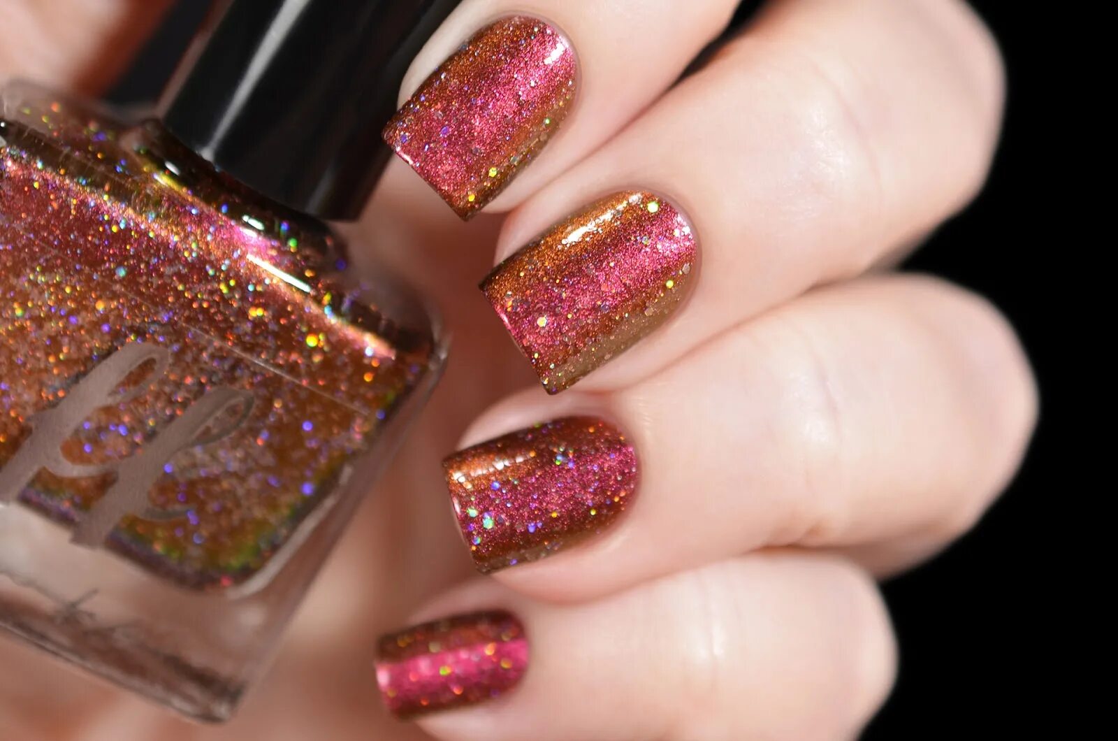 Маникюр фиолетовый с шиммером. Белый маникюр с шиммером. Шиммер лак. Лак с шиммером. Лак с шиммером.