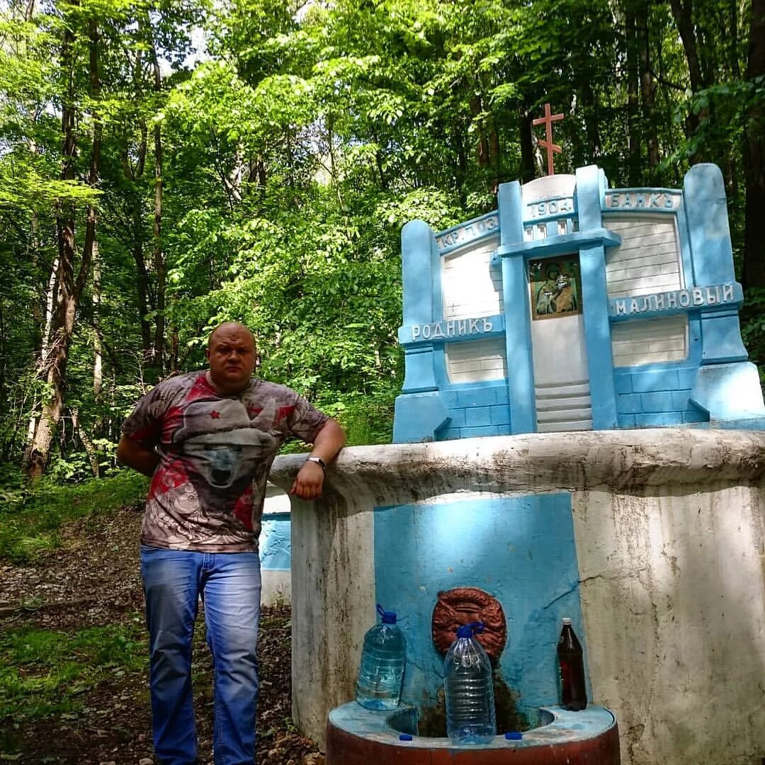 Родник малиновая вода. Родник малиновая вода. Родник малиновая вода. Родник малиновая вода. Калинов родник спорт вода.