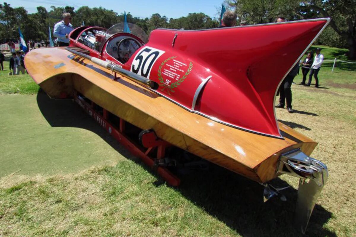 Гоночный катер. Lamborghini offshore powerboat racing. Узкая гоночная лодка 4 буквы. Водные гонки на катерах. Lamborghini offshore powerboat racing.