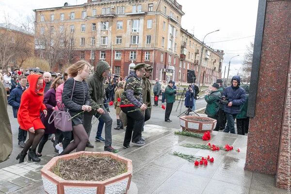 Погода в марте в тагиле. Митинг ко Дню Победы у памятника. Жизнь март Нижний Тагил. В Нижнем Тагиле проходят митинги, посвященные Дню Победы. Нижний Тагил 9 мая после войны.