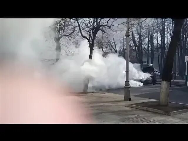 Горит газон. Горящий газон. горит газон газ. заебись смотреть как горит газон.