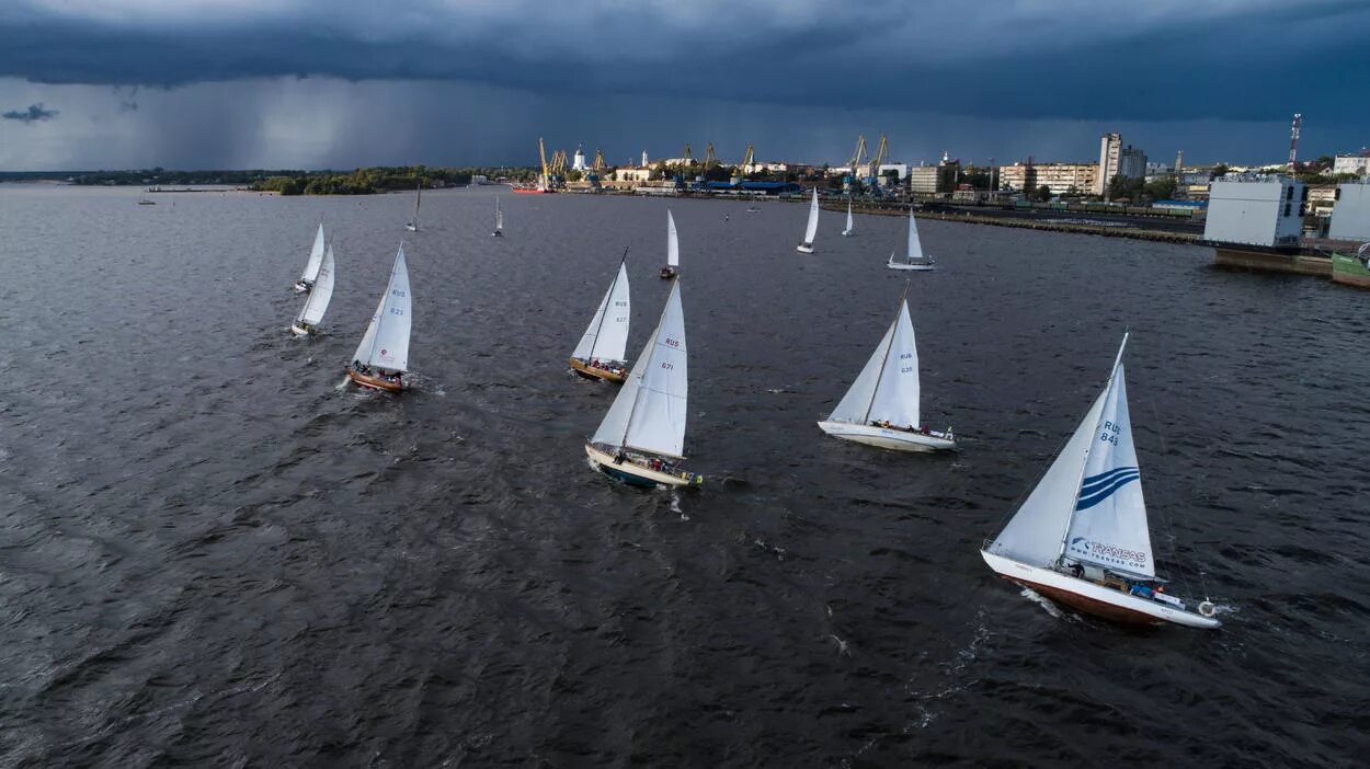 Яхтенные походы «паруса памяти» юнфлот. Feadship 1010. В море вышло 16 яхт. Математика 2 класс в море вышло 16 больших яхт. Математика 2 класс в море вышло 16 больших яхт.