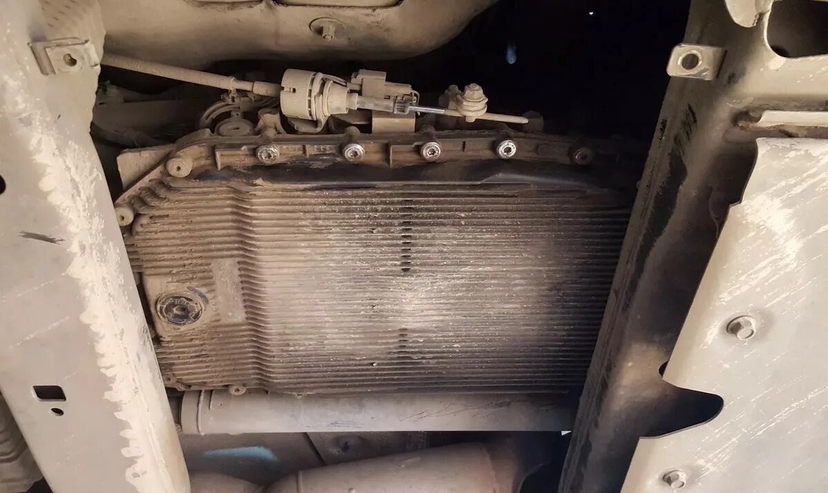 Дискавери 4 3. Масло раздаточной коробки рендж ровер спорт. Масло в редуктор дискавери 3 драйв 2. Масло в раздатку discovery 3. Замена масла discovery.