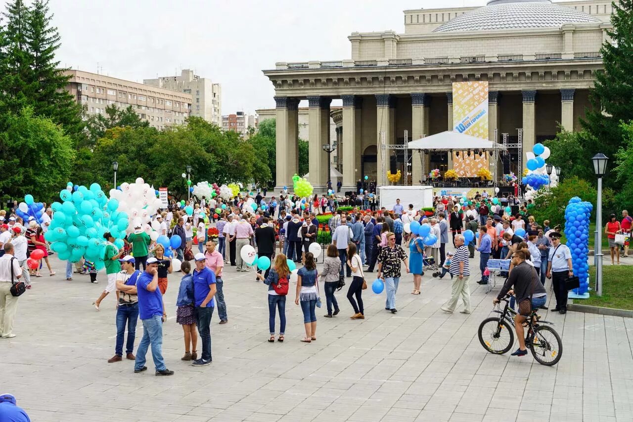 площадь пименова новосибирск. новосибирск новые районы. фестиваль красит человека. шахматный город. гусинобродское кладбище фотографии.