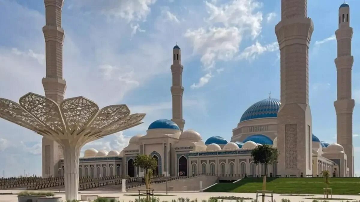 Астана самая большая мечеть. Новая мечеть в Астане. Мечеть в Астане самая большая. Самая большая мечеть в средней Азии. Сами болшой мечеть в серидний Азия.