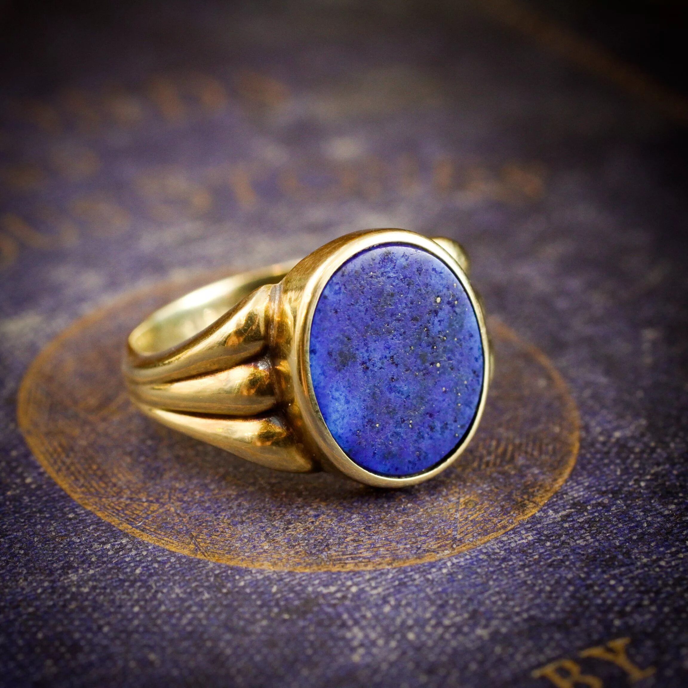 Самое старое кольцо. Кольца Signet Ring. Перстень царя Соломона с лазуритом. Старинные кольца. Старинный перстень.